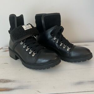 EUC Frye & Co Anise hiker lace-up bootie with faux shearling lining